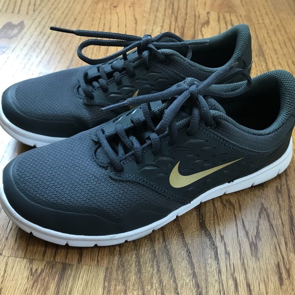 Nike Shoes - Nike Women Size 7.5